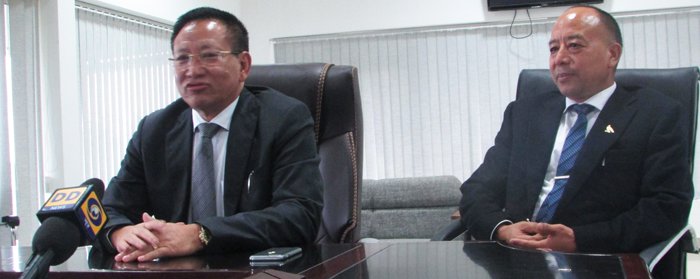 Chief Minister TR Zeliang aser  NLA Speaker Chotisuh Sazo nati tanü Hokolbar nü Kohima nung osangbenertem den jembiba noksa nung angur. July 31, 2015.
